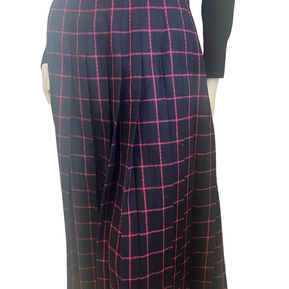 NWT Pendleton Dark Blue and Pink Wool Skirt  Size 10  Pleated " Plaid Vtg